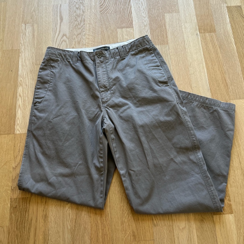 Banana Republic Pants  -Size 32/30 *New Condition*